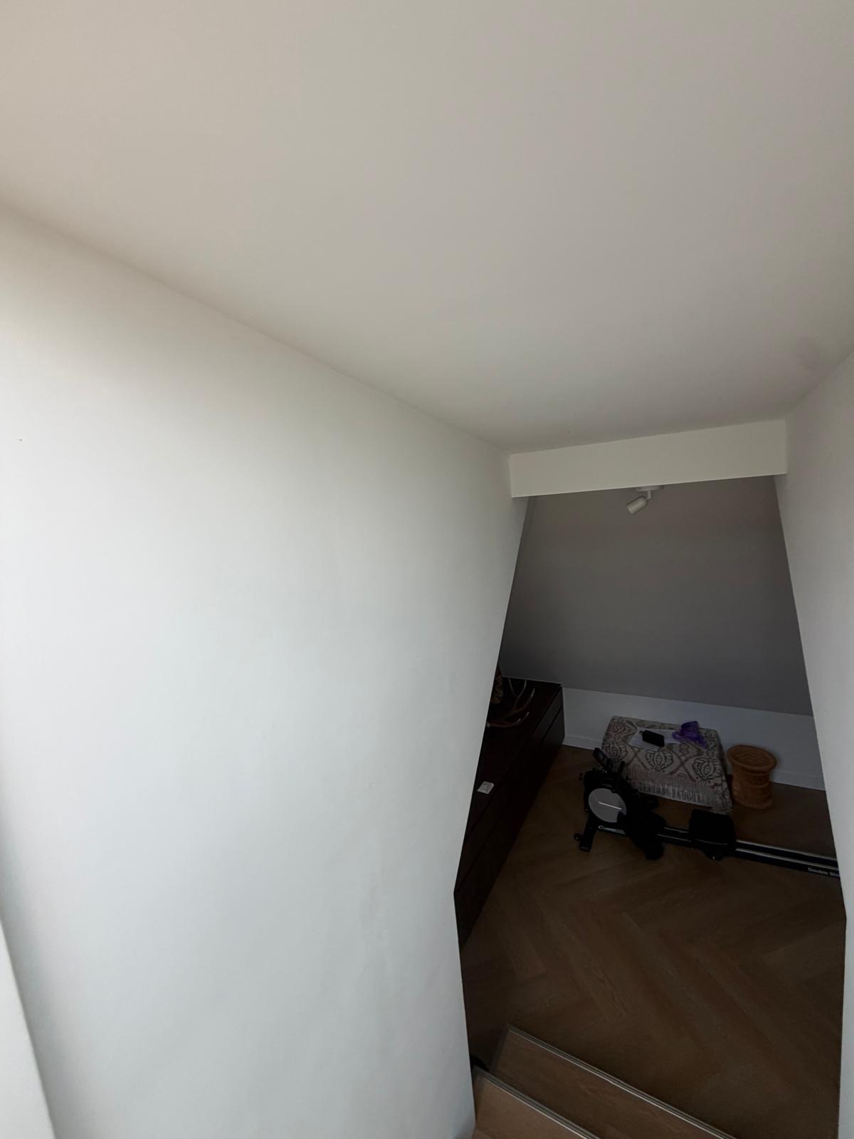 Slaapkamerwand voor plaatsing van de airco